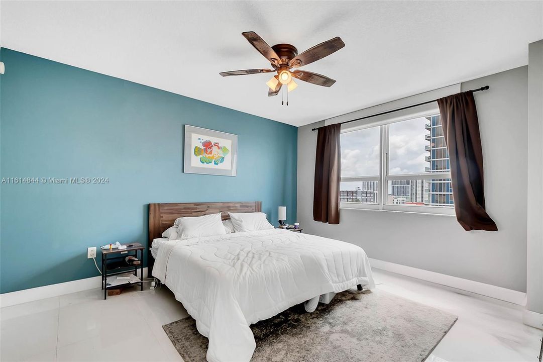 For Sale: $550,000 (2 beds, 2 baths, 1049 Square Feet)