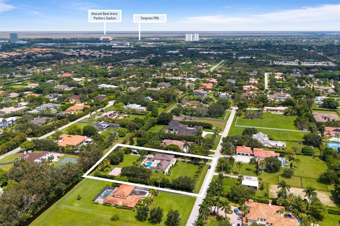 Proximity to Sawgrass Mill Mall and Amerant Bank Arena Panthers Stadium