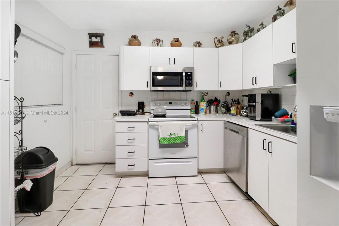 For Sale: $425,000 (3 beds, 2 baths, 1770 Square Feet)