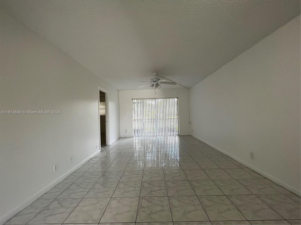 For Rent: $1,900 (2 beds, 2 baths, 949 Square Feet)