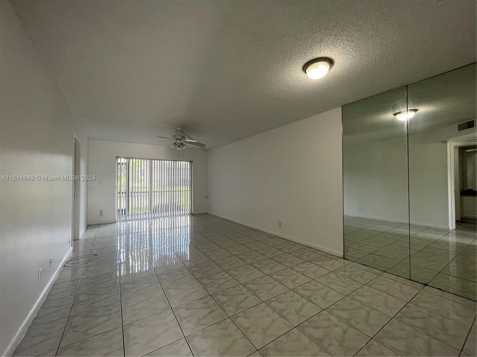 For Rent: $1,900 (2 beds, 2 baths, 949 Square Feet)