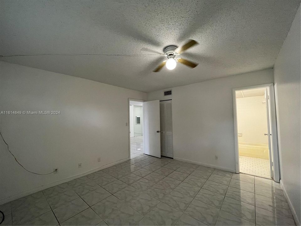 For Rent: $1,900 (2 beds, 2 baths, 949 Square Feet)