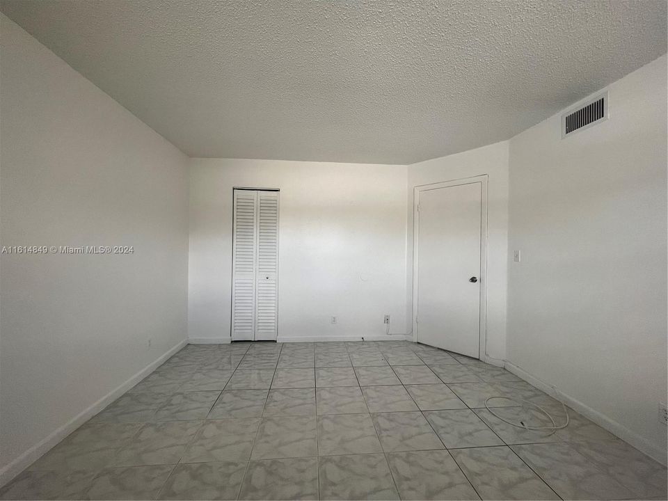 For Rent: $1,900 (2 beds, 2 baths, 949 Square Feet)