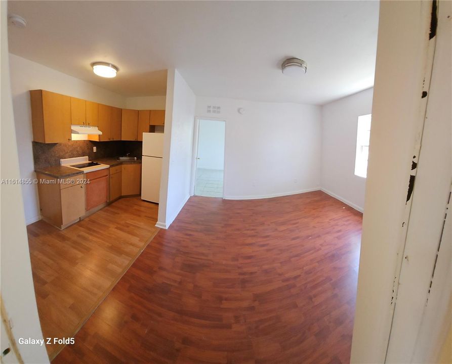 For Sale: $320,000 (1 beds, 1 baths, 470 Square Feet)