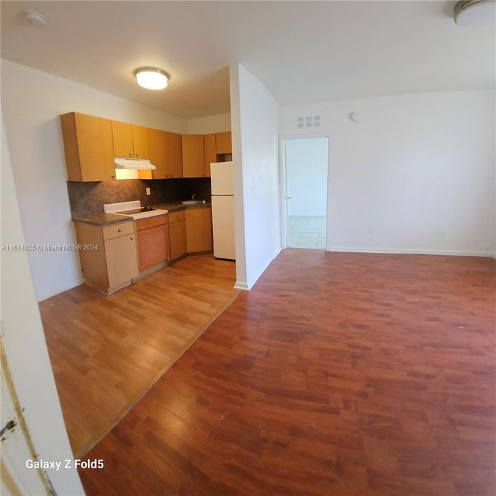 For Sale: $320,000 (1 beds, 1 baths, 470 Square Feet)