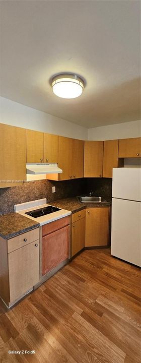 For Sale: $320,000 (1 beds, 1 baths, 470 Square Feet)