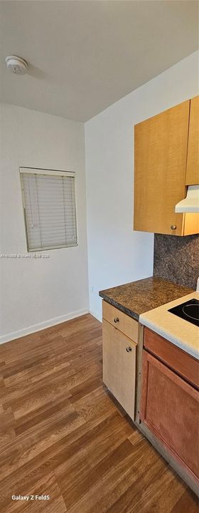 For Sale: $320,000 (1 beds, 1 baths, 470 Square Feet)
