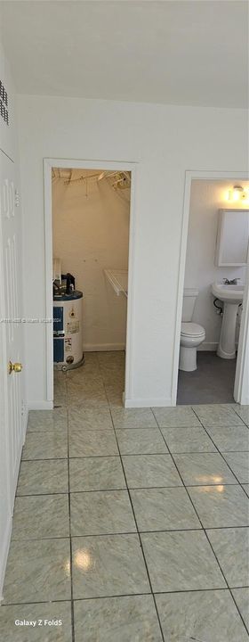 For Sale: $320,000 (1 beds, 1 baths, 470 Square Feet)