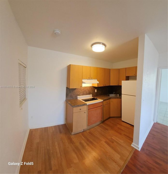 For Sale: $320,000 (1 beds, 1 baths, 470 Square Feet)