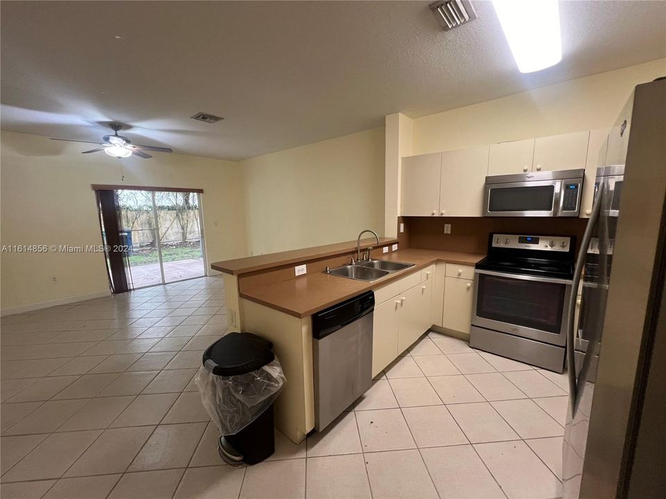 For Rent: $2,850 (3 beds, 2 baths, 1571 Square Feet)