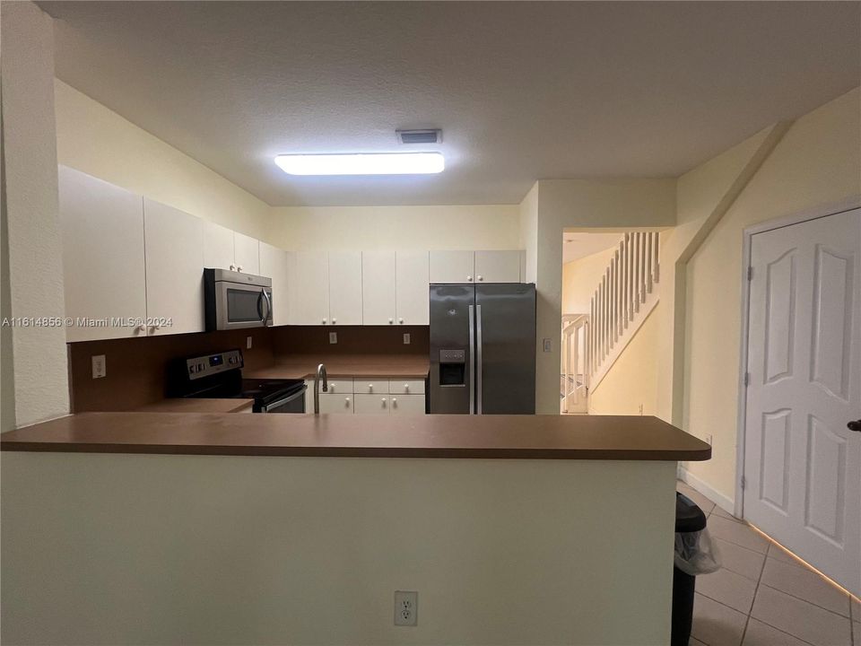 For Rent: $2,850 (3 beds, 2 baths, 1571 Square Feet)