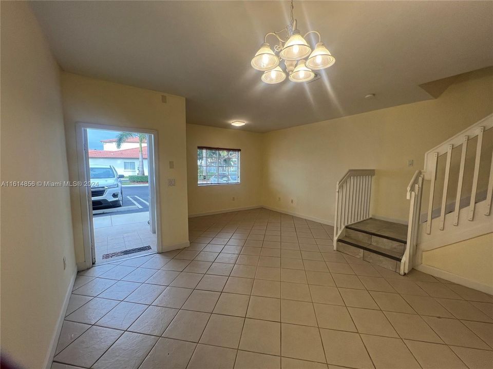 For Rent: $2,850 (3 beds, 2 baths, 1571 Square Feet)