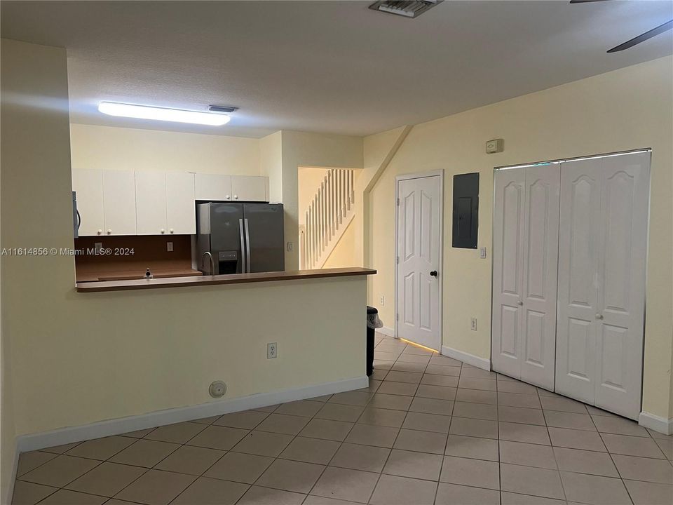 For Rent: $2,850 (3 beds, 2 baths, 1571 Square Feet)