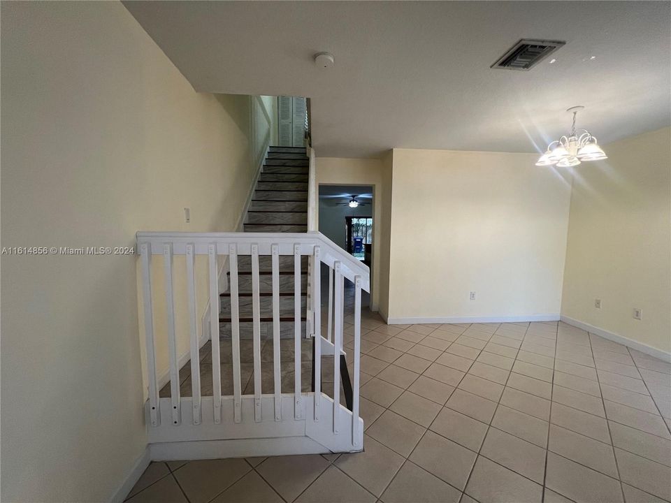 For Rent: $2,850 (3 beds, 2 baths, 1571 Square Feet)