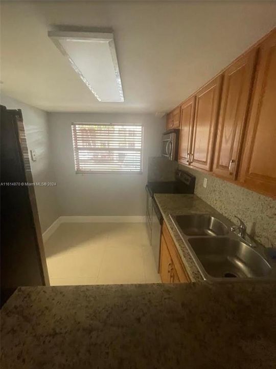 For Rent: $2,500 (2 beds, 1 baths, 909 Square Feet)