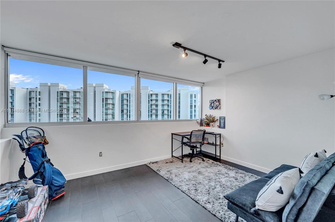 For Sale: $1,300,000 (3 beds, 3 baths, 1869 Square Feet)