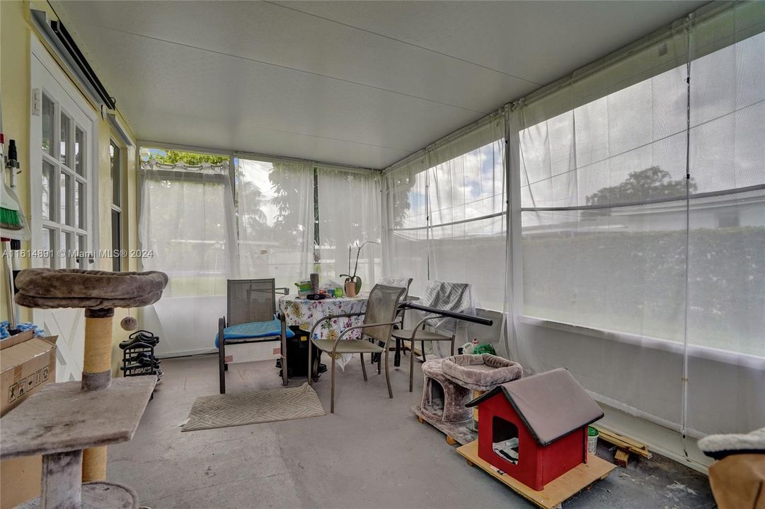 For Sale: $449,000 (3 beds, 1 baths, 1270 Square Feet)