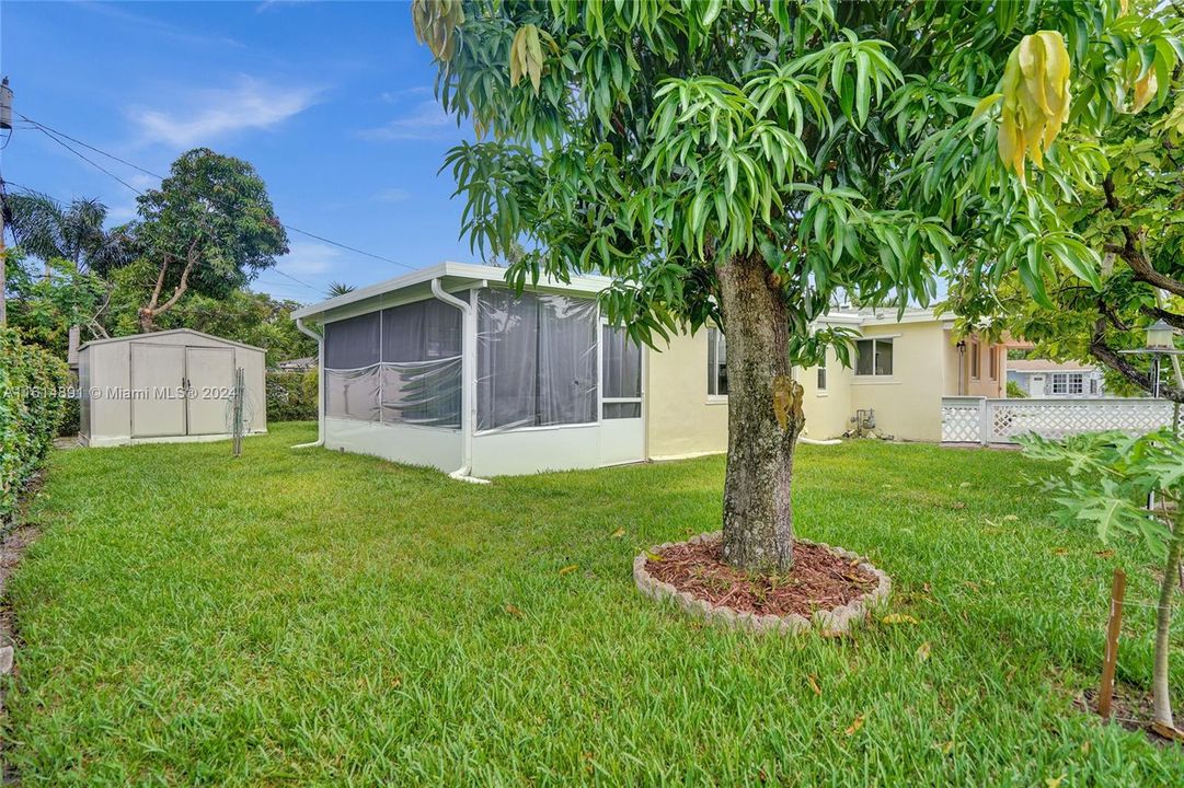 For Sale: $449,000 (3 beds, 1 baths, 1270 Square Feet)