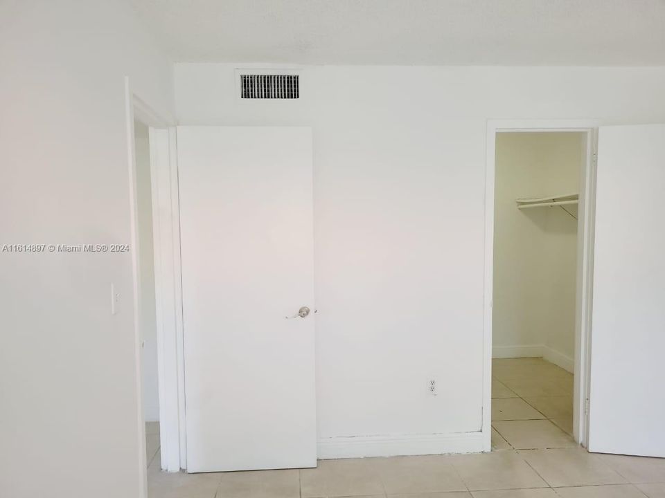 For Rent: $2,300 (2 beds, 2 baths, 895 Square Feet)