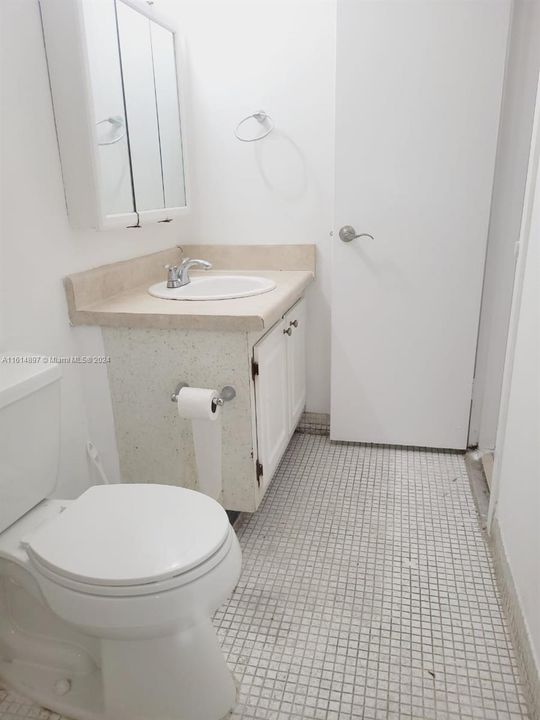 For Rent: $2,300 (2 beds, 2 baths, 895 Square Feet)