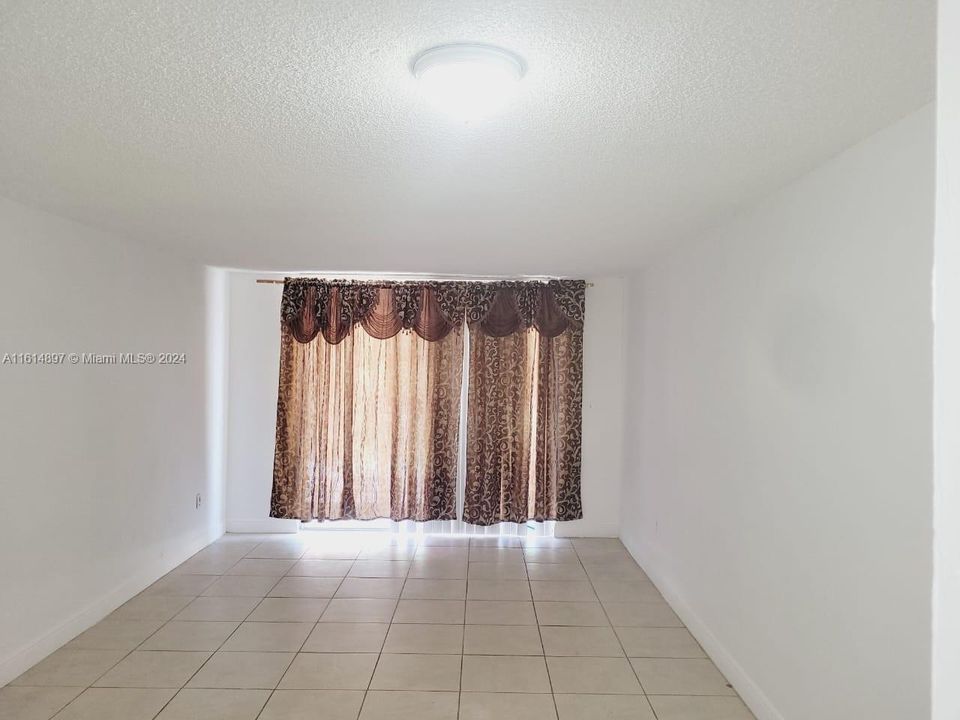 For Rent: $2,300 (2 beds, 2 baths, 895 Square Feet)