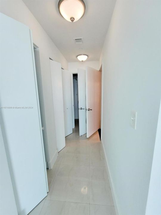 For Sale: $715,000 (1 beds, 1 baths, 912 Square Feet)