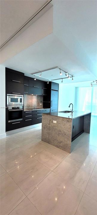 Recently Sold: $649,000 (1 beds, 2 baths, 912 Square Feet)