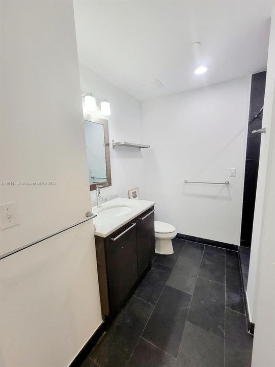 For Sale: $715,000 (1 beds, 1 baths, 912 Square Feet)