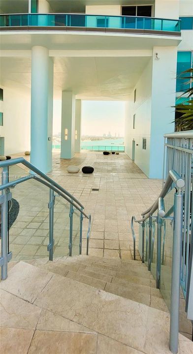 Recently Sold: $649,000 (1 beds, 2 baths, 912 Square Feet)