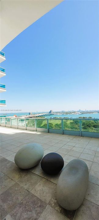 Recently Sold: $649,000 (1 beds, 2 baths, 912 Square Feet)