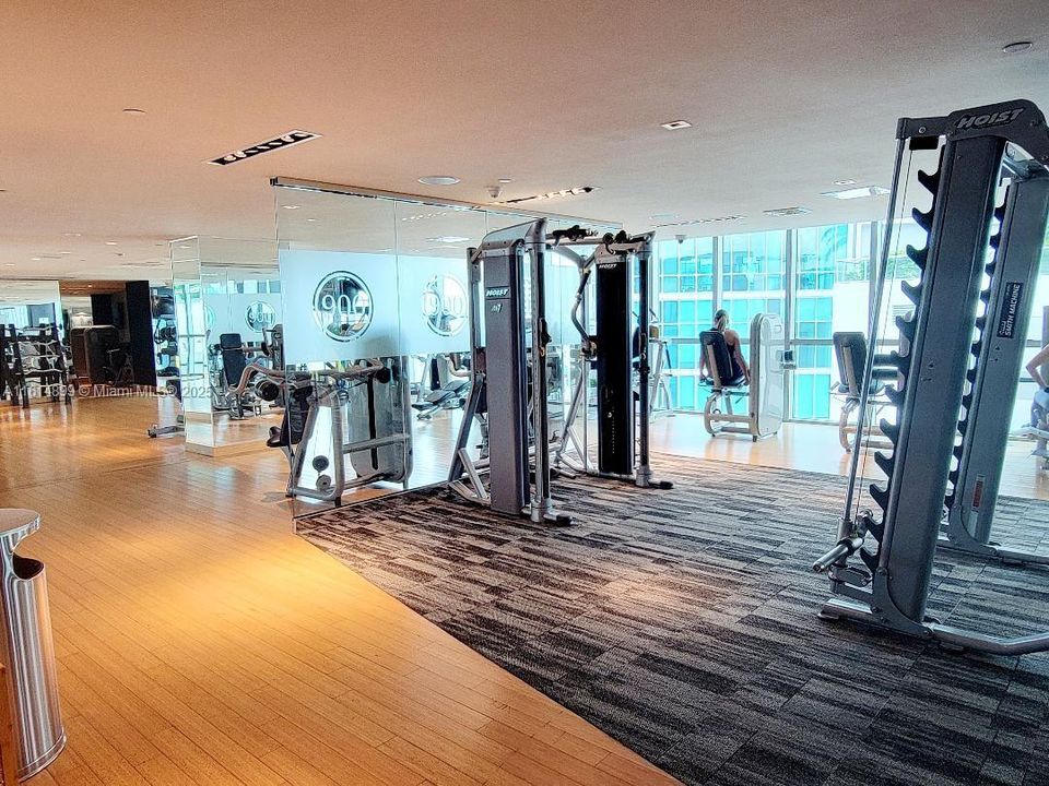 Recently Sold: $649,000 (1 beds, 2 baths, 912 Square Feet)