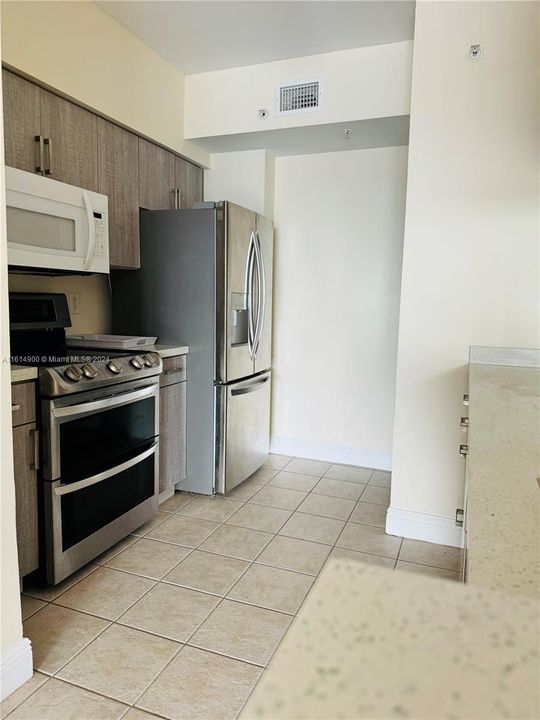 For Rent: $4,000 (3 beds, 2 baths, 1264 Square Feet)