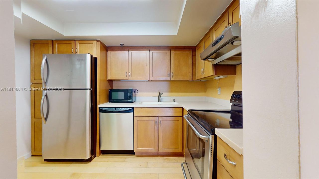 For Sale: $335,000 (1 beds, 1 baths, 740 Square Feet)