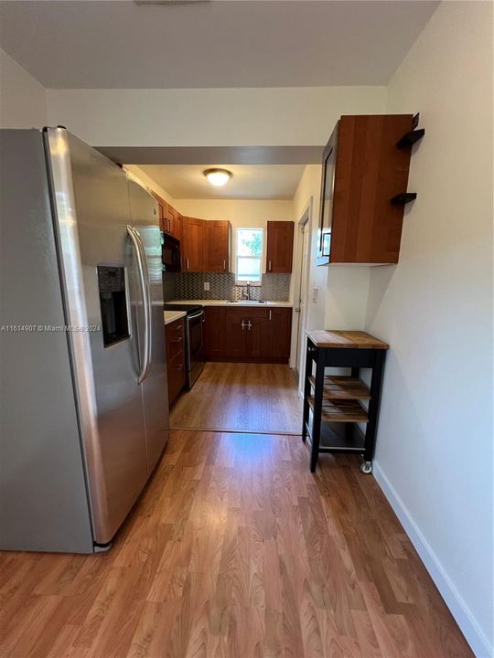 For Rent: $3,000 (2 beds, 1 baths, 739 Square Feet)