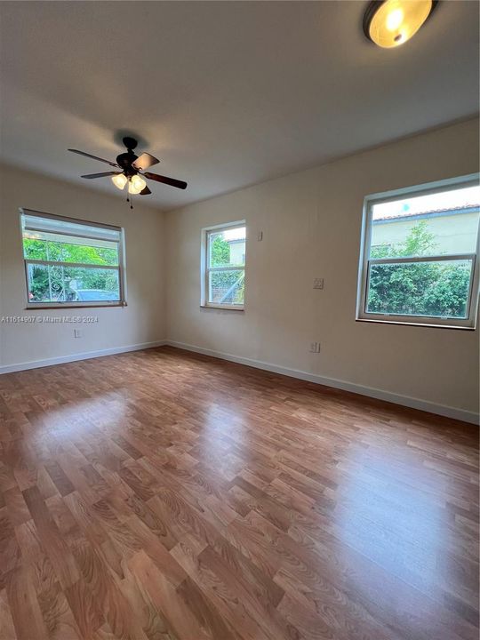 For Rent: $3,000 (2 beds, 1 baths, 739 Square Feet)