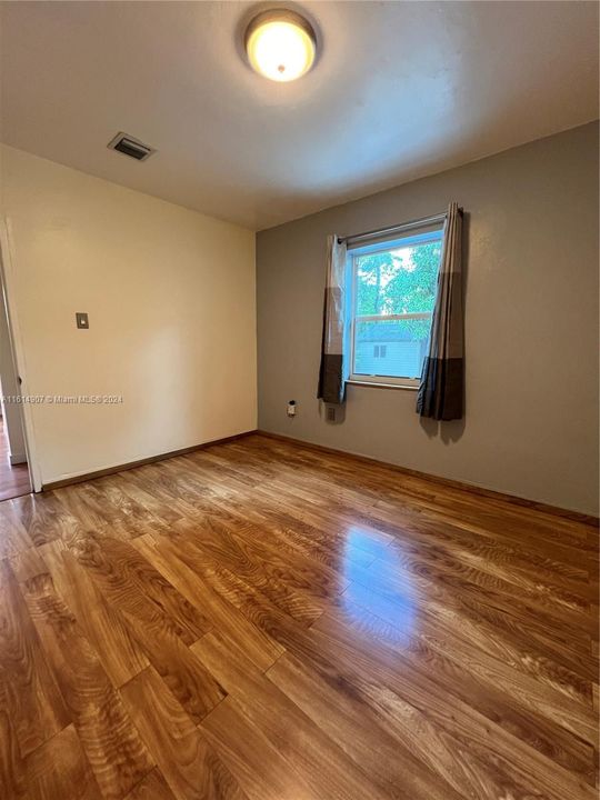 For Rent: $3,000 (2 beds, 1 baths, 739 Square Feet)