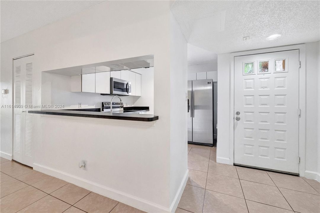 For Rent: $2,250 (2 beds, 2 baths, 1044 Square Feet)