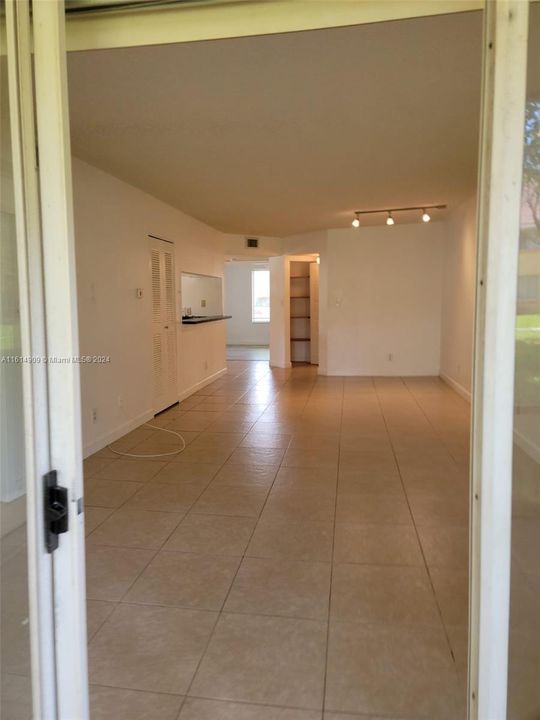 For Rent: $2,250 (2 beds, 2 baths, 1044 Square Feet)