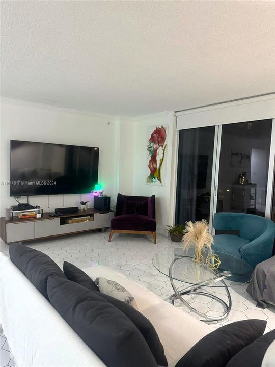 For Rent: $3,500 (2 beds, 2 baths, 1296 Square Feet)