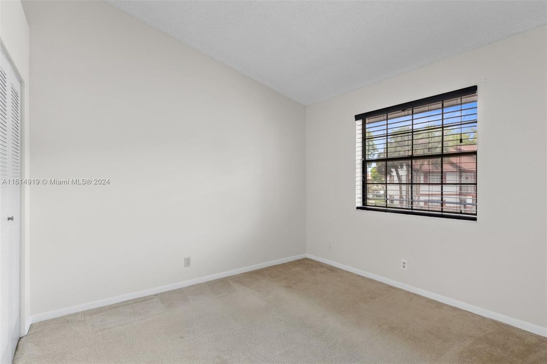For Sale: $260,000 (2 beds, 2 baths, 850 Square Feet)