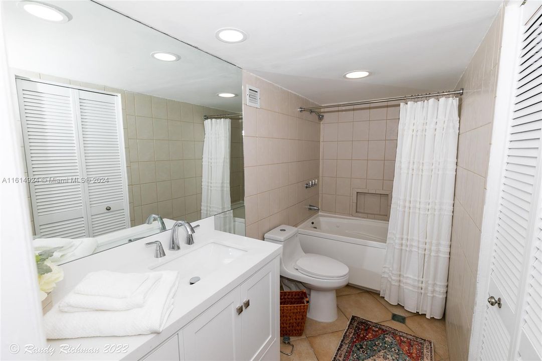 For Sale: $649,900 (2 beds, 2 baths, 1218 Square Feet)