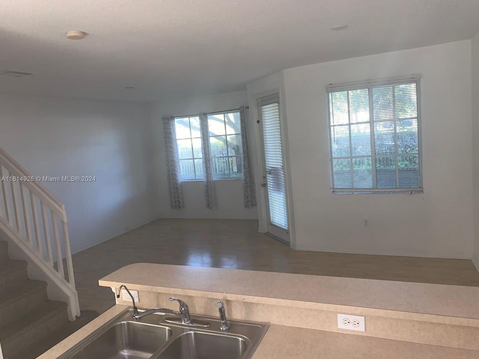 For Rent: $2,650 (3 beds, 2 baths, 1614 Square Feet)