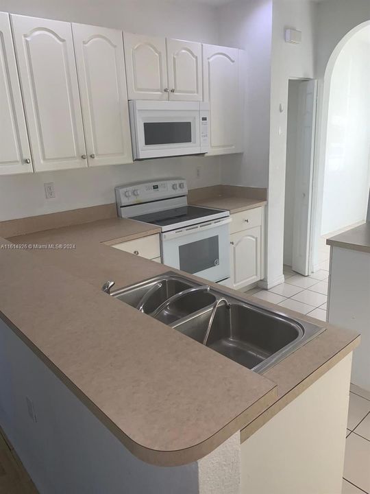 For Rent: $2,650 (3 beds, 2 baths, 1614 Square Feet)