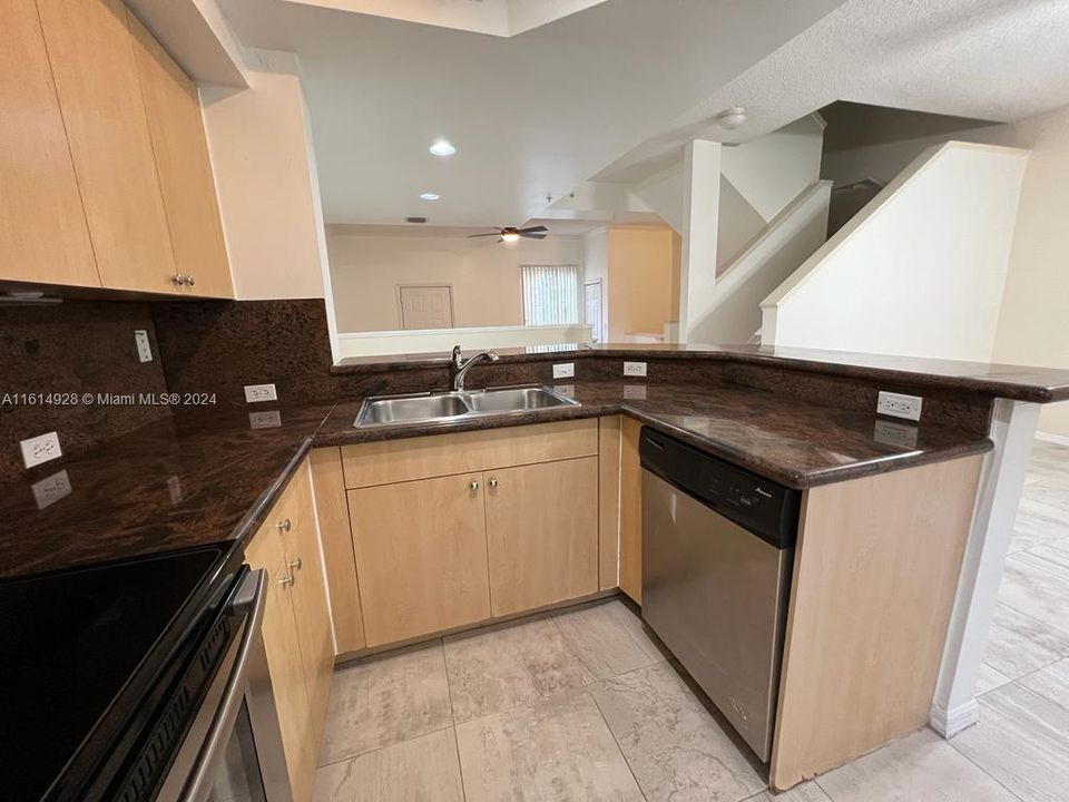For Rent: $3,650 (3 beds, 2 baths, 1424 Square Feet)
