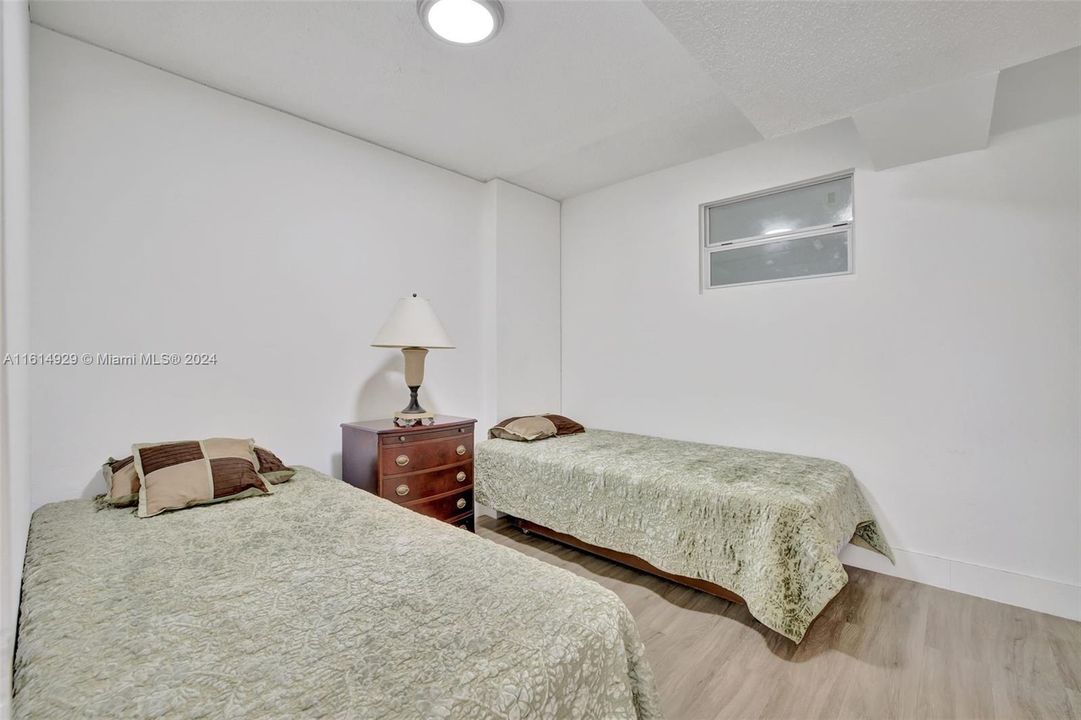 For Sale: $285,000 (2 beds, 2 baths, 1380 Square Feet)