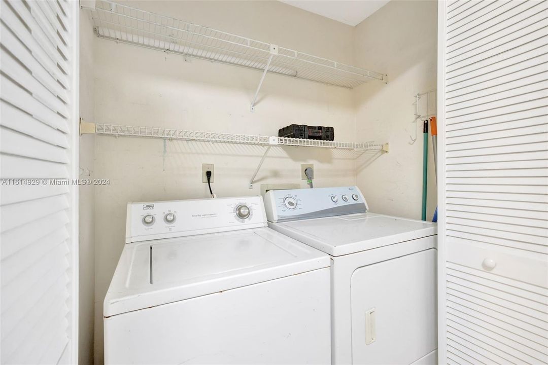 For Sale: $285,000 (2 beds, 2 baths, 1380 Square Feet)