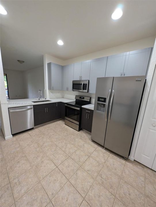 For Rent: $2,700 (2 beds, 2 baths, 1053 Square Feet)