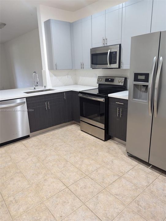 For Rent: $2,700 (2 beds, 2 baths, 1053 Square Feet)