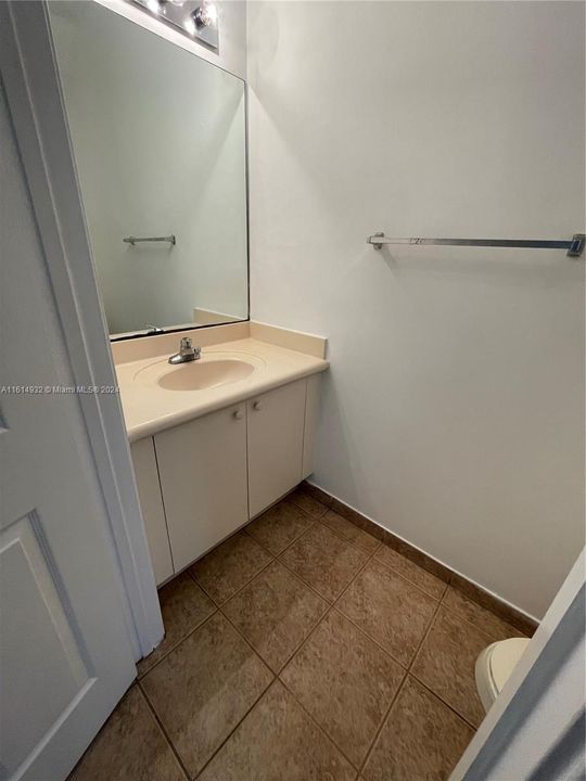 For Rent: $2,700 (2 beds, 2 baths, 1053 Square Feet)