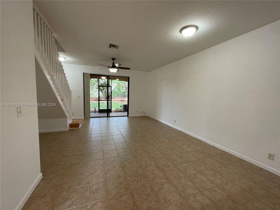 For Rent: $2,700 (2 beds, 2 baths, 1053 Square Feet)